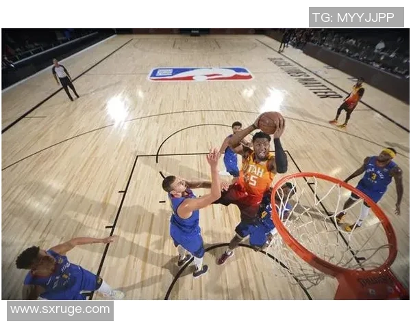 2017年火箭队与爵士队激战回顾:一场精彩的季后赛对决与历史瞬间