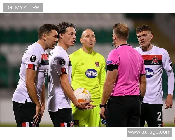 德累斯顿主场迎战汉诺威96双方争夺关键三分的激烈对决 德累斯顿主场迎战汉诺威96双方争夺关键三分的激烈对决