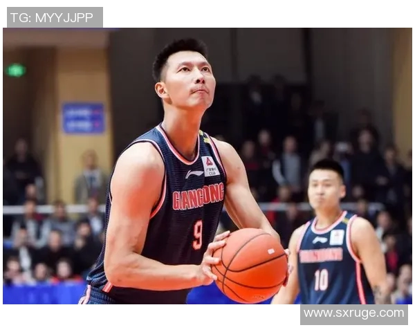 易建联宣布加盟CBA俱乐部，再掀国内篮球热潮