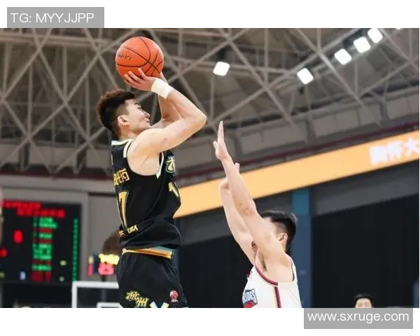 浙江东阳光队员王宁荣获CBA最佳防守球员称号，防守之王实至名归