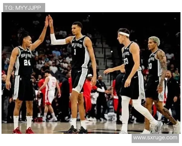 火箭队与马刺队激战正酣2月2日精彩对决回顾与分析