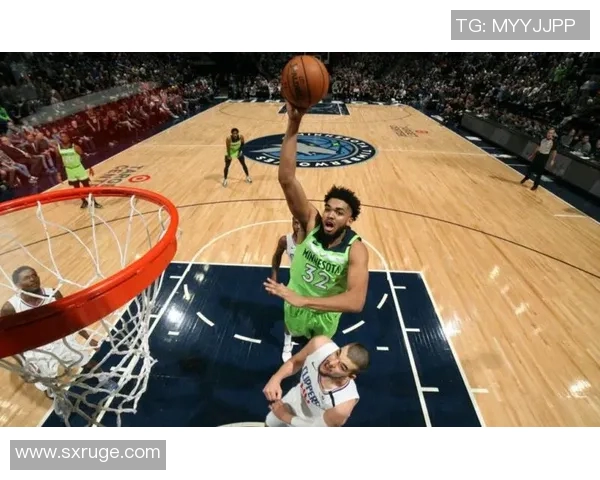 森林狼与快船激战正酣谁能在这场对决中笑到最后